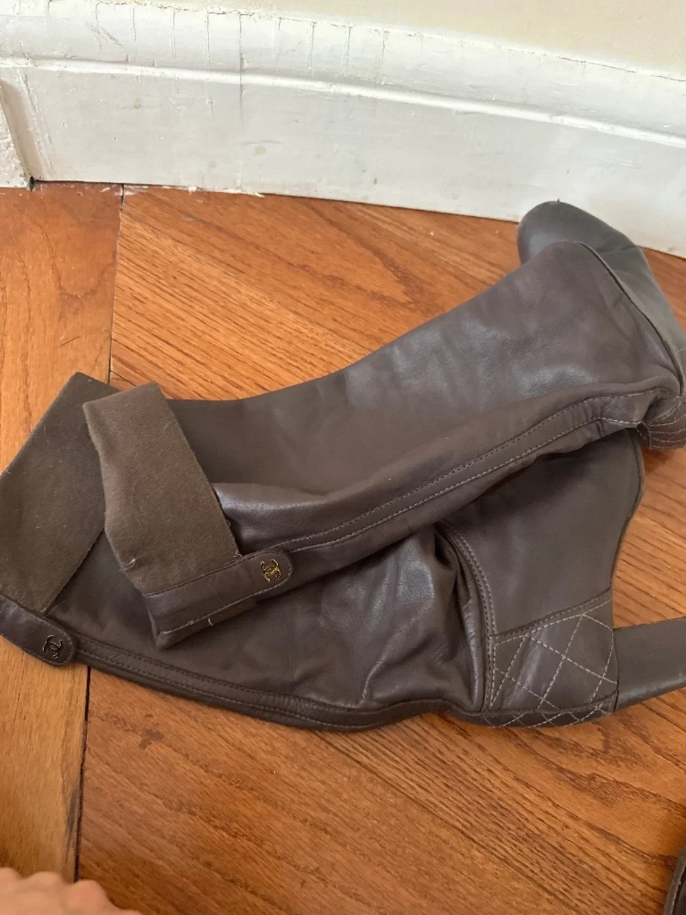 Chanel boots - Picture 1 of 6